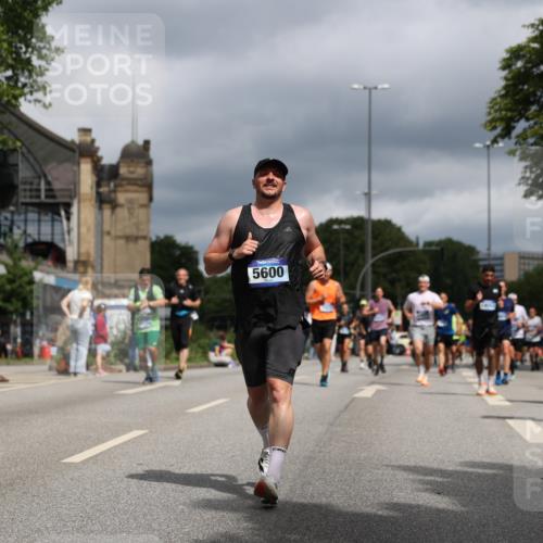 29.06.2025 - hella hamburg halbmarathon Yannick Fuchs http://msf.ph/oto/8213688 29.06.2025 10:45:27 20KM 1335, 1366, 2411, 2636, 2718, 2823, 2946, 4033, 4297, 4404, 4839, 4967, 5087, 5336, 5600, 5820, 7224, 7943, 8508, 8930, 8989, 9214, 9476, 9739, 9793, 9959, 10057, 10508, 10603, 10667, 10691, 10868, 11124, 11512, 11625, 11733, 12450, 13073, 13403, 13707, 13799, 14012, 14248, 14458, 14994, 15426, 15480, 15496, 15871, 15899, 16666, 16907, 17131, 17530, 18820, 19007, 19020, 19053 meine-sportfotos.de