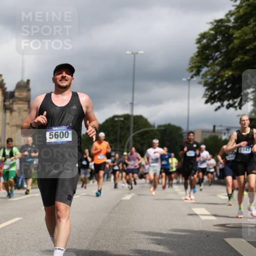 29.06.2025 - hella hamburg halbmarathon Yannick Fuchs http://msf.ph/oto/8213735 29.06.2025 10:45:27 20KM 1335, 1366, 2411, 2636, 2718, 2823, 2946, 4033, 4297, 4404, 4839, 4967, 5087, 5336, 5600, 5820, 7224, 7943, 8508, 8930, 8989, 9214, 9476, 9739, 9793, 9959, 10057, 10508, 10603, 10667, 10691, 10868, 11124, 11512, 11625, 11733, 12450, 13073, 13403, 13707, 13799, 14012, 14248, 14458, 14994, 15426, 15480, 15496, 15871, 15899, 16666, 16907, 17131, 17530, 18820, 19007, 19020, 19053 meine-sportfotos.de