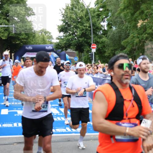 29.06.2025 - hella hamburg halbmarathon Zöllner http://msf.ph/oto/8213741 29.06.2025 10:50:42 Ziel 1399, 1750, 2788, 4346, 6662, 6712, 7134, 7583, 7786, 7952, 8576, 9057, 11214, 11356, 13701, 13808, 13875, 15519, 15803, 16291, 17179, 18006, 18413, 18820 meine-sportfotos.de
