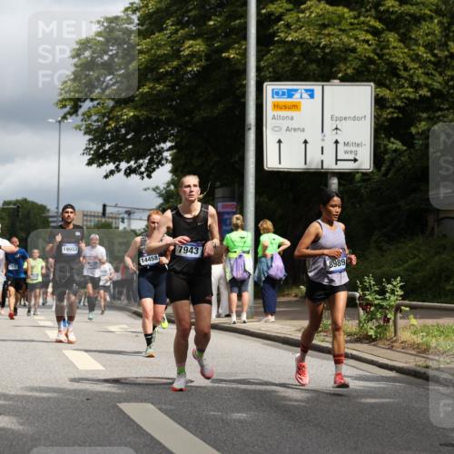 29.06.2025 - hella hamburg halbmarathon Yannick Fuchs http://msf.ph/oto/8213866 29.06.2025 10:45:28 20KM 1335, 1366, 2636, 2718, 2823, 2946, 4033, 4297, 4404, 4839, 4967, 5087, 5336, 5600, 5820, 7224, 7943, 8508, 8856, 8930, 8989, 9214, 9476, 9656, 9739, 9793, 9869, 9959, 10057, 10508, 10603, 10667, 10691, 10868, 11124, 11512, 11625, 11733, 12450, 13073, 13403, 13707, 13726, 13799, 14012, 14248, 14458, 14994, 15426, 15480, 15496, 15871, 15899, 16666, 16907, 17131, 17530, 18820, 19007, 19020, 19053 meine-sportfotos.de