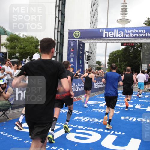 29.06.2025 - hella hamburg halbmarathon Michael Strokosch http://msf.ph/oto/8213867 29.06.2025 10:47:25 Ziel 2274, 2864, 5024, 6134, 6168, 6203, 8693, 10423, 11077, 11491, 11518, 13672, 13782, 14722, 15611, 16089, 16286, 16819, 18856, 18974 meine-sportfotos.de