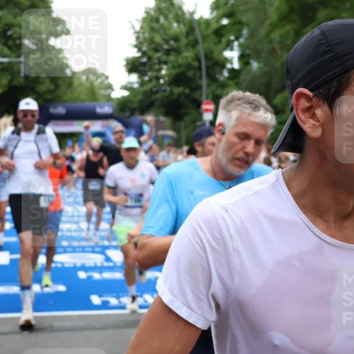 29.06.2025 - hella hamburg halbmarathon Zöllner http://msf.ph/oto/8213926 29.06.2025 10:50:44 Ziel 1399, 2234, 2788, 4346, 6662, 6712, 7134, 7583, 7786, 7952, 9057, 11356, 13701, 13808, 13875, 15519, 16291, 17908, 18229, 18413, 18820 meine-sportfotos.de