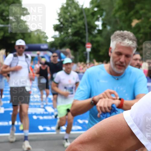 29.06.2025 - hella hamburg halbmarathon Zöllner http://msf.ph/oto/8213933 29.06.2025 10:50:44 Ziel 1399, 2234, 2788, 4346, 6662, 6712, 7134, 7583, 7786, 7952, 9057, 11356, 13701, 13808, 13875, 15519, 16291, 17908, 18229, 18413, 18820 meine-sportfotos.de