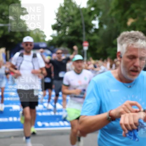 29.06.2025 - hella hamburg halbmarathon Zöllner http://msf.ph/oto/8213940 29.06.2025 10:50:45 Ziel 1399, 2234, 2788, 4346, 6662, 6712, 7134, 7583, 7786, 7952, 8657, 9057, 11356, 13701, 13808, 13875, 15426, 15519, 15720, 16291, 17129, 17908, 18229, 18370, 18413, 18820 meine-sportfotos.de