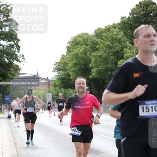 29.06.2025 - hella hamburg halbmarathon Jannik Wohlers http://msf.ph/oto/8213946 29.06.2025 10:26:47 Lombardsbrücke 1530, 1793, 2306, 2775, 4358, 5494, 5495, 5707, 6259, 6637, 7234, 7314, 7944, 8056, 8281, 9349, 10077, 10465, 11110, 11766, 14020, 14021, 15108, 15641, 17049, 17445, 18976 meine-sportfotos.de