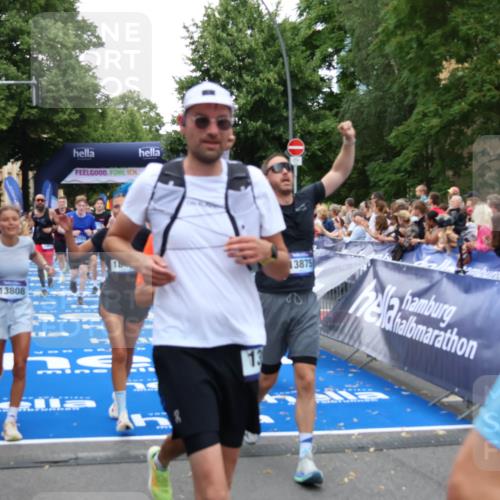 29.06.2025 - hella hamburg halbmarathon Zöllner http://msf.ph/oto/8213959 29.06.2025 10:50:46 Ziel 2234, 2788, 5115, 6662, 6712, 7134, 7583, 7952, 8657, 11356, 13701, 13808, 13875, 15426, 15720, 16291, 17129, 17908, 18229, 18370, 18413, 18820 meine-sportfotos.de