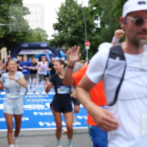 29.06.2025 - hella hamburg halbmarathon Zöllner http://msf.ph/oto/8214031 29.06.2025 10:50:47 Ziel 2234, 2788, 5115, 6712, 7134, 7583, 7952, 8657, 11356, 13701, 15426, 15720, 16291, 17129, 17908, 18229, 18370, 18413, 18820 meine-sportfotos.de