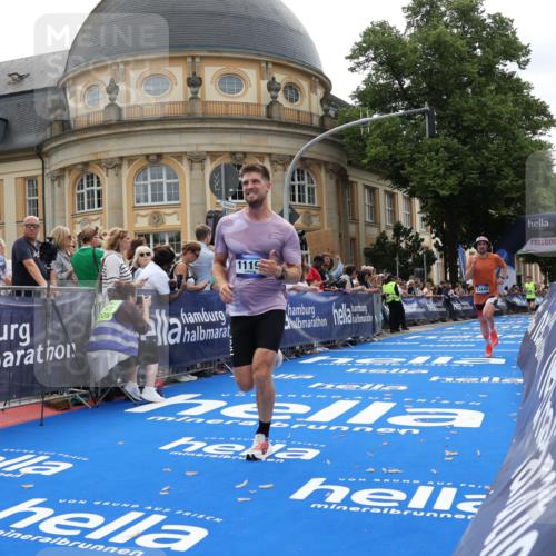 29.06.2025 - hella hamburg halbmarathon Strokosch-Dieckow http://msf.ph/oto/8214060 29.06.2025 10:23:59 Ziel 7963, 10234, 11194, 12360, 13440, 14753 meine-sportfotos.de