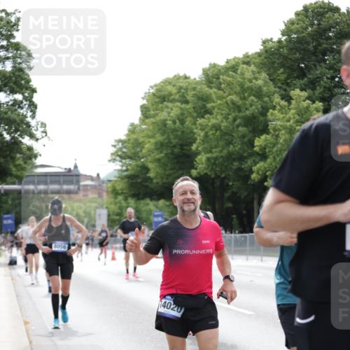 29.06.2025 - hella hamburg halbmarathon Jannik Wohlers http://msf.ph/oto/8214061 29.06.2025 10:26:47 Lombardsbrücke 1530, 1793, 2306, 2775, 4358, 5494, 5495, 5707, 6259, 6637, 7234, 7314, 7944, 8056, 8281, 9349, 10077, 10465, 11110, 11766, 14020, 14021, 15108, 15641, 17049, 17445, 18976 meine-sportfotos.de