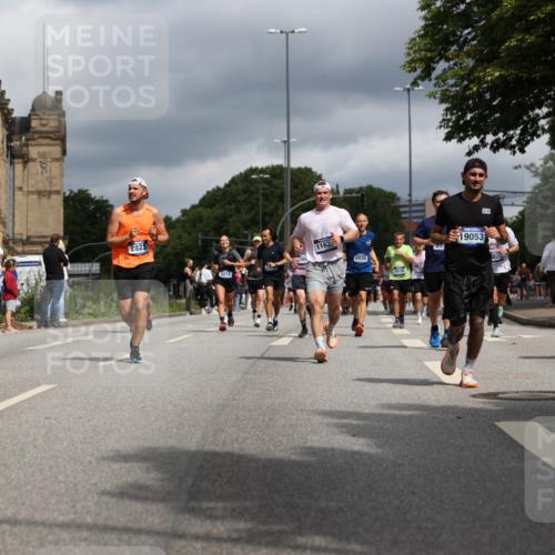 29.06.2025 - hella hamburg halbmarathon Yannick Fuchs http://msf.ph/oto/8214074 29.06.2025 10:45:30 20KM 1335, 1366, 2636, 2718, 2823, 2946, 4033, 4297, 4404, 4839, 4967, 5087, 5336, 5600, 5820, 6776, 7224, 7943, 8508, 8856, 8930, 8989, 9074, 9214, 9476, 9656, 9739, 9793, 9869, 9959, 10057, 10508, 10603, 10667, 10691, 10868, 11124, 11625, 11733, 12450, 13073, 13403, 13707, 13726, 13799, 14012, 14248, 14458, 14994, 15426, 15480, 15496, 15871, 15899, 16666, 16907, 17131, 17530, 17682, 17962, 18820, 19020, 19053 meine-sportfotos.de