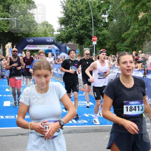 29.06.2025 - hella hamburg halbmarathon Zöllner http://msf.ph/oto/8214142 29.06.2025 10:50:49 Ziel 2234, 2788, 5115, 6712, 7134, 7952, 8657, 10750, 11356, 13701, 15426, 15720, 17129, 17908, 18182, 18229, 18370, 18820 meine-sportfotos.de