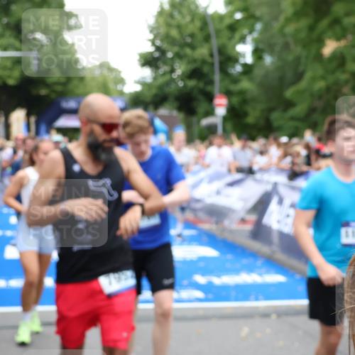29.06.2025 - hella hamburg halbmarathon Zöllner http://msf.ph/oto/8214241 29.06.2025 10:50:51 Ziel 2234, 2788, 3947, 4839, 5018, 5115, 7052, 8657, 10750, 15426, 15720, 17129, 17908, 18182, 18229, 18370 meine-sportfotos.de