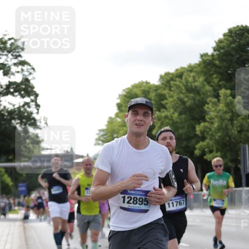 29.06.2025 - hella hamburg halbmarathon Jannik Wohlers http://msf.ph/oto/8214244 29.06.2025 09:49:49 Lombardsbrücke 1615, 1675, 1803, 2415, 2568, 3332, 4823, 5248, 5409, 5436, 5791, 5803, 6682, 6704, 7495, 7774, 8629, 9294, 9302, 9711, 9979, 10894, 11767, 12292, 12335, 12540, 12554, 12895, 13725, 14560, 14691, 14992, 15225, 15336, 15351, 15435, 15521, 16648, 17125, 17425, 17620, 17971, 17973, 18154, 18275, 18276, 18464, 19229 meine-sportfotos.de