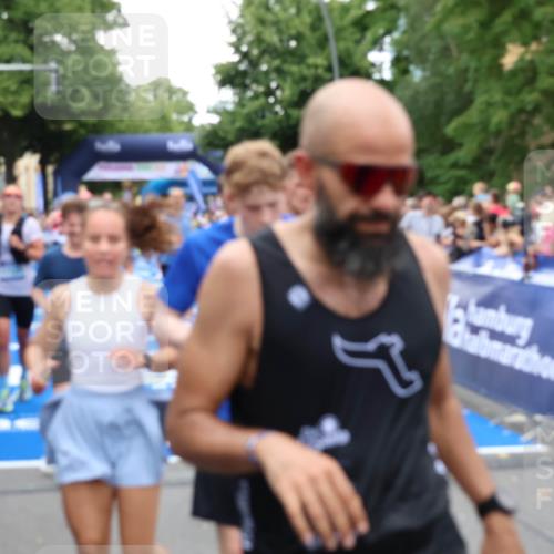 29.06.2025 - hella hamburg halbmarathon Zöllner http://msf.ph/oto/8214285 29.06.2025 10:50:52 Ziel 1466, 2234, 3947, 4839, 5018, 5115, 7052, 8205, 8657, 10750, 15395, 15426, 15720, 17129, 17908, 18182, 18229, 18370 meine-sportfotos.de