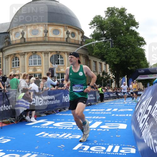 29.06.2025 - hella hamburg halbmarathon Strokosch-Dieckow http://msf.ph/oto/8214326 29.06.2025 10:24:08 Ziel 5612, 6816, 7331, 9269, 10234, 17614, 18569, 19041 meine-sportfotos.de
