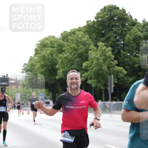 29.06.2025 - hella hamburg halbmarathon Jannik Wohlers http://msf.ph/oto/8214334 29.06.2025 10:26:48 Lombardsbrücke 1530, 2306, 2775, 4358, 5494, 5495, 5707, 5825, 6259, 6637, 7234, 7314, 7944, 8056, 8281, 9349, 10077, 10465, 11110, 11766, 14020, 14021, 15108, 15641, 17049, 17445, 18976 meine-sportfotos.de