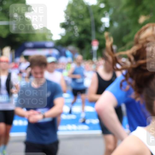 29.06.2025 - hella hamburg halbmarathon Zöllner http://msf.ph/oto/8214366 29.06.2025 10:50:53 Ziel 1466, 3654, 3947, 4839, 5018, 5115, 7052, 8205, 8657, 10750, 15395, 15426, 15643, 15720, 17129, 17908, 18182, 18370 meine-sportfotos.de