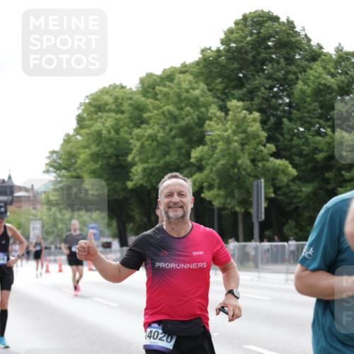 29.06.2025 - hella hamburg halbmarathon Jannik Wohlers http://msf.ph/oto/8214371 29.06.2025 10:26:48 Lombardsbrücke 1530, 2306, 2775, 4358, 5494, 5495, 5707, 5825, 6259, 6637, 7234, 7314, 7944, 8056, 8281, 9349, 10077, 10465, 11110, 11766, 14020, 14021, 15108, 15641, 17049, 17445, 18976 meine-sportfotos.de