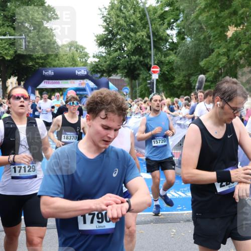 29.06.2025 - hella hamburg halbmarathon Zöllner http://msf.ph/oto/8214379 29.06.2025 10:50:54 Ziel 1466, 3654, 3947, 4839, 5018, 5115, 7052, 8205, 8657, 10750, 11551, 15395, 15426, 15643, 15720, 17129, 18182, 18370 meine-sportfotos.de