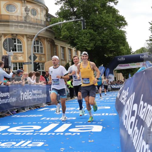 29.06.2025 - hella hamburg halbmarathon Strokosch-Dieckow http://msf.ph/oto/8214387 29.06.2025 10:24:11 Ziel 5612, 6816, 7331, 9269, 10234, 17614, 18569, 19041 meine-sportfotos.de