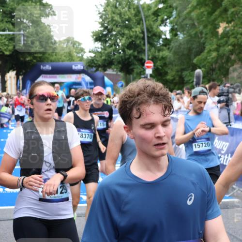 29.06.2025 - hella hamburg halbmarathon Zöllner http://msf.ph/oto/8214398 29.06.2025 10:50:55 Ziel 1466, 3654, 3947, 4839, 5018, 5115, 7052, 8205, 8572, 10750, 11551, 15395, 15643, 18182 meine-sportfotos.de