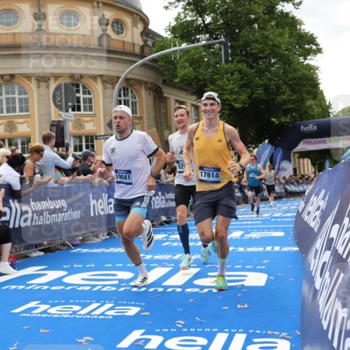 29.06.2025 - hella hamburg halbmarathon Strokosch-Dieckow http://msf.ph/oto/8214403 29.06.2025 10:24:11 Ziel 5612, 6816, 7331, 9269, 10234, 17614, 18569, 19041 meine-sportfotos.de