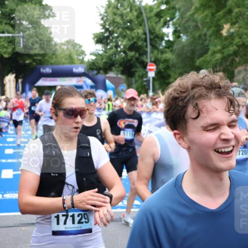 29.06.2025 - hella hamburg halbmarathon Zöllner http://msf.ph/oto/8214413 29.06.2025 10:50:55 Ziel 1466, 3654, 3947, 4839, 5018, 5115, 7052, 8205, 8572, 10750, 11551, 15395, 15643, 18182 meine-sportfotos.de