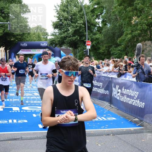 29.06.2025 - hella hamburg halbmarathon Zöllner http://msf.ph/oto/8214496 29.06.2025 10:50:57 Ziel 1466, 2207, 3654, 3947, 4839, 5018, 7052, 7369, 8205, 8572, 10215, 10750, 11551, 13687, 15362, 15395, 15643, 16285, 18182 meine-sportfotos.de