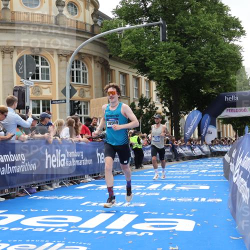 29.06.2025 - hella hamburg halbmarathon Strokosch-Dieckow http://msf.ph/oto/8214517 29.06.2025 10:24:13 Ziel 5612, 6816, 7331, 9269, 17614, 18569, 18695, 19041 meine-sportfotos.de