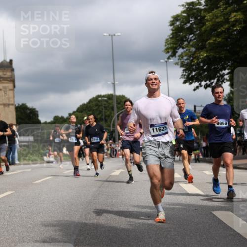29.06.2025 - hella hamburg halbmarathon Yannick Fuchs http://msf.ph/oto/8214536 29.06.2025 10:45:32 20KM 1335, 2636, 2718, 2823, 2946, 4033, 4297, 4404, 4839, 4967, 5087, 5336, 5600, 5820, 6776, 7224, 7786, 7943, 8413, 8508, 8856, 8930, 8989, 9074, 9214, 9476, 9656, 9739, 9793, 9869, 9959, 10057, 10508, 10667, 10691, 10868, 11124, 11625, 12450, 13073, 13403, 13707, 13726, 13799, 14012, 14248, 14458, 14865, 14994, 15426, 15480, 15496, 15643, 15871, 15899, 16666, 16907, 17131, 17530, 17682, 17962, 17978, 18019, 18820, 19020, 19053 meine-sportfotos.de