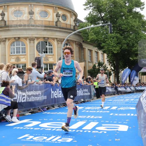 29.06.2025 - hella hamburg halbmarathon Strokosch-Dieckow http://msf.ph/oto/8214540 29.06.2025 10:24:14 Ziel 5612, 6816, 7331, 9269, 17614, 18569, 18695, 19041 meine-sportfotos.de
