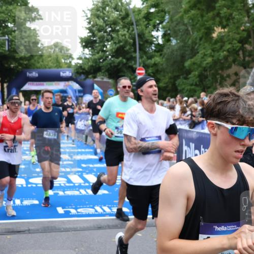 29.06.2025 - hella hamburg halbmarathon Zöllner http://msf.ph/oto/8214543 29.06.2025 10:50:58 Ziel 1466, 2207, 3654, 3947, 4839, 5018, 7052, 7369, 8205, 8572, 10215, 10750, 11551, 12778, 13687, 15362, 15395, 15643, 16285, 18182 meine-sportfotos.de
