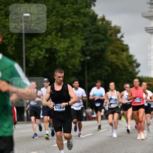 29.06.2025 - hella hamburg halbmarathon Dr. Thomas Lammeyer http://msf.ph/oto/8214555 29.06.2025 10:12:46 Kennedybrücke 1147, 1188, 2427, 2978, 4859, 5100, 5885, 6590, 6674, 6918, 7198, 7348, 7453, 9457, 9616, 9718, 9823, 9951, 9958, 9966, 10092, 10609, 10857 meine-sportfotos.de