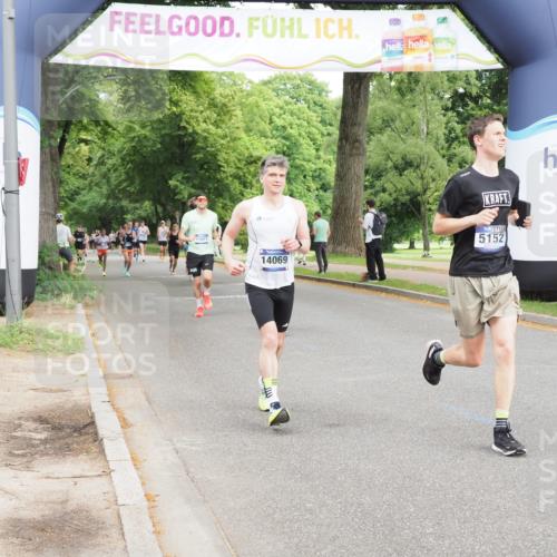 29.06.2025 - hella hamburg halbmarathon MichiJ http://msf.ph/oto/8214575 29.06.2025 10:23:32 Zwischen KM18-KM19 3005, 5152, 5269, 11230, 14069, 16417, 17489 meine-sportfotos.de