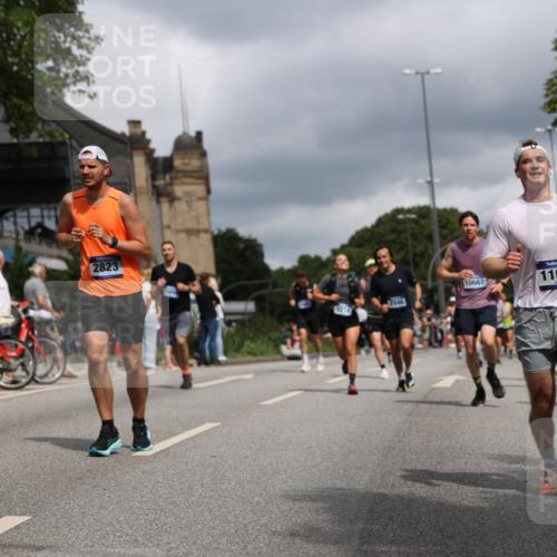 29.06.2025 - hella hamburg halbmarathon Yannick Fuchs http://msf.ph/oto/8214580 29.06.2025 10:45:32 20KM 1335, 2636, 2718, 2823, 2946, 4033, 4297, 4404, 4839, 4967, 5087, 5336, 5600, 5820, 6776, 7224, 7786, 7943, 8413, 8508, 8856, 8930, 8989, 9074, 9214, 9476, 9656, 9739, 9793, 9869, 9959, 10057, 10508, 10667, 10691, 10868, 11124, 11625, 12450, 13073, 13403, 13707, 13726, 13799, 14012, 14248, 14458, 14865, 14994, 15426, 15480, 15496, 15643, 15871, 15899, 16666, 16907, 17131, 17530, 17682, 17962, 17978, 18019, 18820, 19020, 19053 meine-sportfotos.de