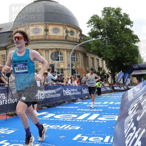 29.06.2025 - hella hamburg halbmarathon Strokosch-Dieckow http://msf.ph/oto/8214593 29.06.2025 10:24:14 Ziel 5612, 6816, 7331, 9269, 17614, 18569, 18695, 19041 meine-sportfotos.de