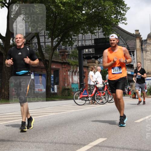 29.06.2025 - hella hamburg halbmarathon Yannick Fuchs http://msf.ph/oto/8214617 29.06.2025 10:45:32 20KM 1335, 2636, 2718, 2823, 2946, 4033, 4297, 4404, 4839, 4967, 5087, 5336, 5600, 5820, 6776, 7224, 7786, 7943, 8413, 8508, 8856, 8930, 8989, 9074, 9214, 9476, 9656, 9739, 9793, 9869, 9959, 10057, 10508, 10667, 10691, 10868, 11124, 11625, 12450, 13073, 13403, 13707, 13726, 13799, 14012, 14248, 14458, 14865, 14994, 15426, 15480, 15496, 15643, 15871, 15899, 16666, 16907, 17131, 17530, 17682, 17962, 17978, 18019, 18820, 19020, 19053 meine-sportfotos.de