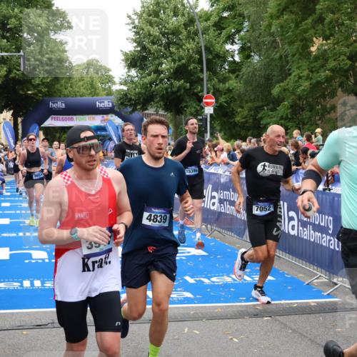 29.06.2025 - hella hamburg halbmarathon Zöllner http://msf.ph/oto/8214623 29.06.2025 10:51:00 Ziel 1466, 2207, 3654, 7052, 7369, 8205, 8572, 10215, 11551, 12778, 13687, 14125, 15362, 15395, 15643, 16285, 17221, 18350 meine-sportfotos.de