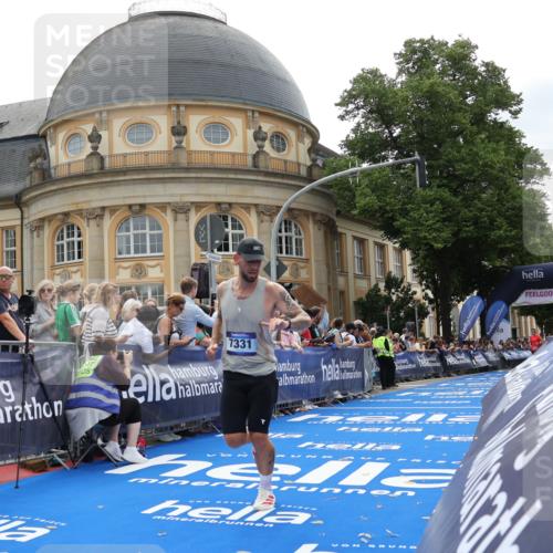 29.06.2025 - hella hamburg halbmarathon Strokosch-Dieckow http://msf.ph/oto/8214636 29.06.2025 10:24:15 Ziel 5612, 6816, 7331, 18569, 18695 meine-sportfotos.de