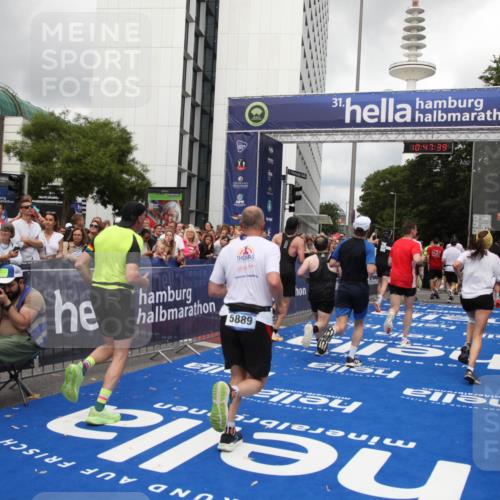 29.06.2025 - hella hamburg halbmarathon Michael Strokosch http://msf.ph/oto/8214659 29.06.2025 10:47:37 Ziel 1070, 1320, 1592, 1696, 2284, 2953, 3304, 5532, 5889, 6009, 8023, 8234, 8852, 8927, 10969, 11021, 12870, 13223, 13303, 14618, 14619, 15451, 15479, 17846, 17905, 18104, 18970, 19181 meine-sportfotos.de