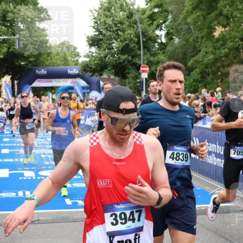 29.06.2025 - hella hamburg halbmarathon Zöllner http://msf.ph/oto/8214661 29.06.2025 10:51:00 Ziel 1466, 2207, 3654, 7052, 7369, 8205, 8572, 10215, 11551, 12778, 13687, 14125, 15362, 15395, 15643, 16285, 17221, 18350 meine-sportfotos.de