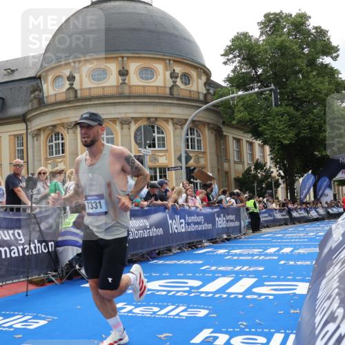 29.06.2025 - hella hamburg halbmarathon Strokosch-Dieckow http://msf.ph/oto/8214667 29.06.2025 10:24:16 Ziel 5612, 6816, 7331, 18569, 18695 meine-sportfotos.de
