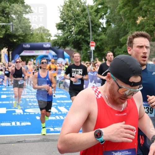 29.06.2025 - hella hamburg halbmarathon Zöllner http://msf.ph/oto/8214672 29.06.2025 10:51:00 Ziel 1466, 2207, 3654, 7052, 7369, 8205, 8572, 10215, 11551, 12778, 13687, 14125, 15362, 15395, 15643, 16285, 17221, 18350 meine-sportfotos.de