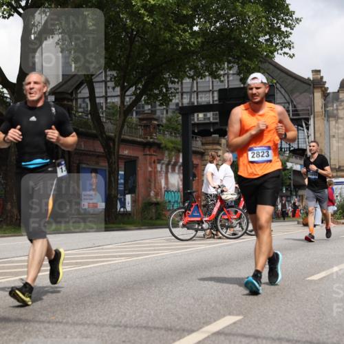 29.06.2025 - hella hamburg halbmarathon Yannick Fuchs http://msf.ph/oto/8214678 29.06.2025 10:45:32 20KM 1335, 2636, 2718, 2823, 2946, 4033, 4297, 4404, 4839, 4967, 5087, 5336, 5600, 5820, 6776, 7224, 7786, 7943, 8413, 8508, 8856, 8930, 8989, 9074, 9214, 9476, 9656, 9739, 9793, 9869, 9959, 10057, 10508, 10667, 10691, 10868, 11124, 11625, 12450, 13073, 13403, 13707, 13726, 13799, 14012, 14248, 14458, 14865, 14994, 15426, 15480, 15496, 15643, 15871, 15899, 16666, 16907, 17131, 17530, 17682, 17962, 17978, 18019, 18820, 19020, 19053 meine-sportfotos.de