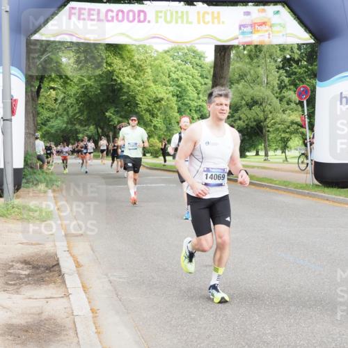29.06.2025 - hella hamburg halbmarathon MichiJ http://msf.ph/oto/8214688 29.06.2025 10:23:32 Zwischen KM18-KM19 3005, 5152, 5269, 11230, 14069, 16417, 17489 meine-sportfotos.de