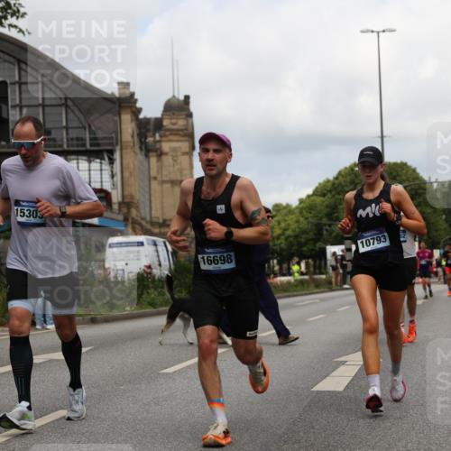 29.06.2025 - hella hamburg halbmarathon Yannick Fuchs http://msf.ph/oto/8214722 29.06.2025 10:32:40 20KM 1042, 1615, 1688, 3480, 3530, 7152, 7154, 7229, 7743, 8002, 8571, 9171, 9643, 10793, 11952, 13595, 13900, 14274, 14992, 15303, 15382, 15888, 16698, 17726, 18193, 18276, 18277, 18529, 18584, 18723 meine-sportfotos.de