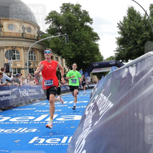 29.06.2025 - hella hamburg halbmarathon Strokosch-Dieckow http://msf.ph/oto/8214743 29.06.2025 10:24:20 Ziel 5612, 6816, 18695 meine-sportfotos.de