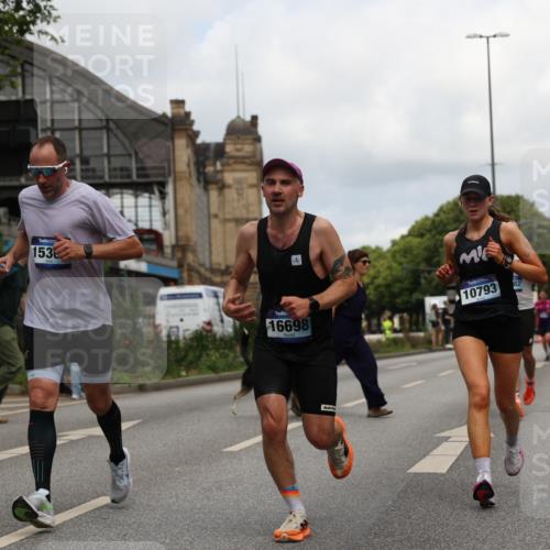 29.06.2025 - hella hamburg halbmarathon Yannick Fuchs http://msf.ph/oto/8214753 29.06.2025 10:32:40 20KM 1042, 1615, 1688, 3480, 3530, 7152, 7154, 7229, 7743, 8002, 8571, 9171, 9643, 10793, 11952, 13595, 13900, 14274, 14992, 15303, 15382, 15888, 16698, 17726, 18193, 18276, 18277, 18529, 18584, 18723 meine-sportfotos.de