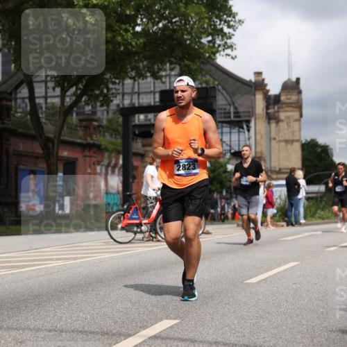 29.06.2025 - hella hamburg halbmarathon Yannick Fuchs http://msf.ph/oto/8214776 29.06.2025 10:45:33 20KM 1335, 2636, 2718, 2823, 2946, 4033, 4297, 4404, 4839, 4967, 5087, 5336, 5600, 5820, 6776, 7224, 7786, 7943, 8413, 8856, 8930, 8989, 9074, 9214, 9476, 9656, 9739, 9793, 9869, 9959, 10057, 10508, 10667, 10691, 10868, 11124, 11625, 12224, 12450, 13403, 13707, 13726, 13799, 14012, 14248, 14458, 14865, 14994, 15426, 15496, 15643, 15899, 16666, 16907, 17131, 17530, 17682, 17962, 17978, 18019, 18820, 19020, 19053 meine-sportfotos.de