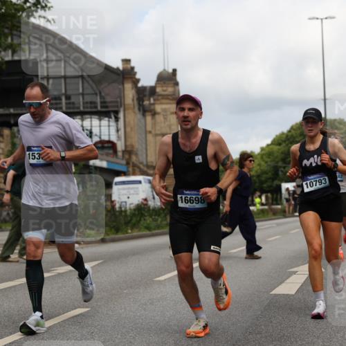 29.06.2025 - hella hamburg halbmarathon Yannick Fuchs http://msf.ph/oto/8214777 29.06.2025 10:32:40 20KM 1042, 1615, 1688, 3480, 3530, 7152, 7154, 7229, 7743, 8002, 8571, 9171, 9643, 10793, 11952, 13595, 13900, 14274, 14992, 15303, 15382, 15888, 16698, 17726, 18193, 18276, 18277, 18529, 18584, 18723 meine-sportfotos.de